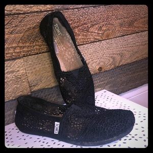 SOLD Toms crochet classics 5.5 euc